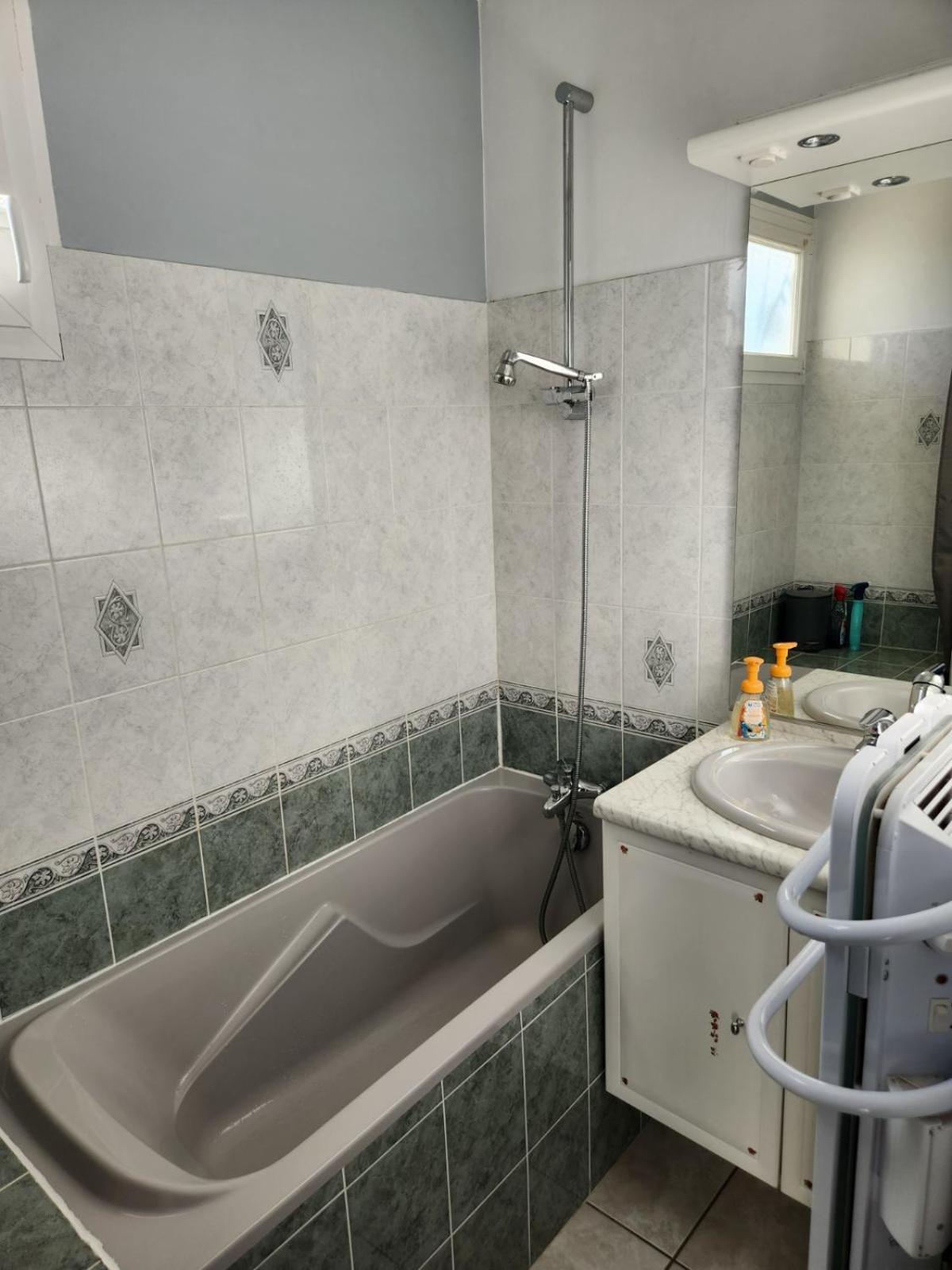 Logement Cosy Au Coeur D'Oradour Esterno foto