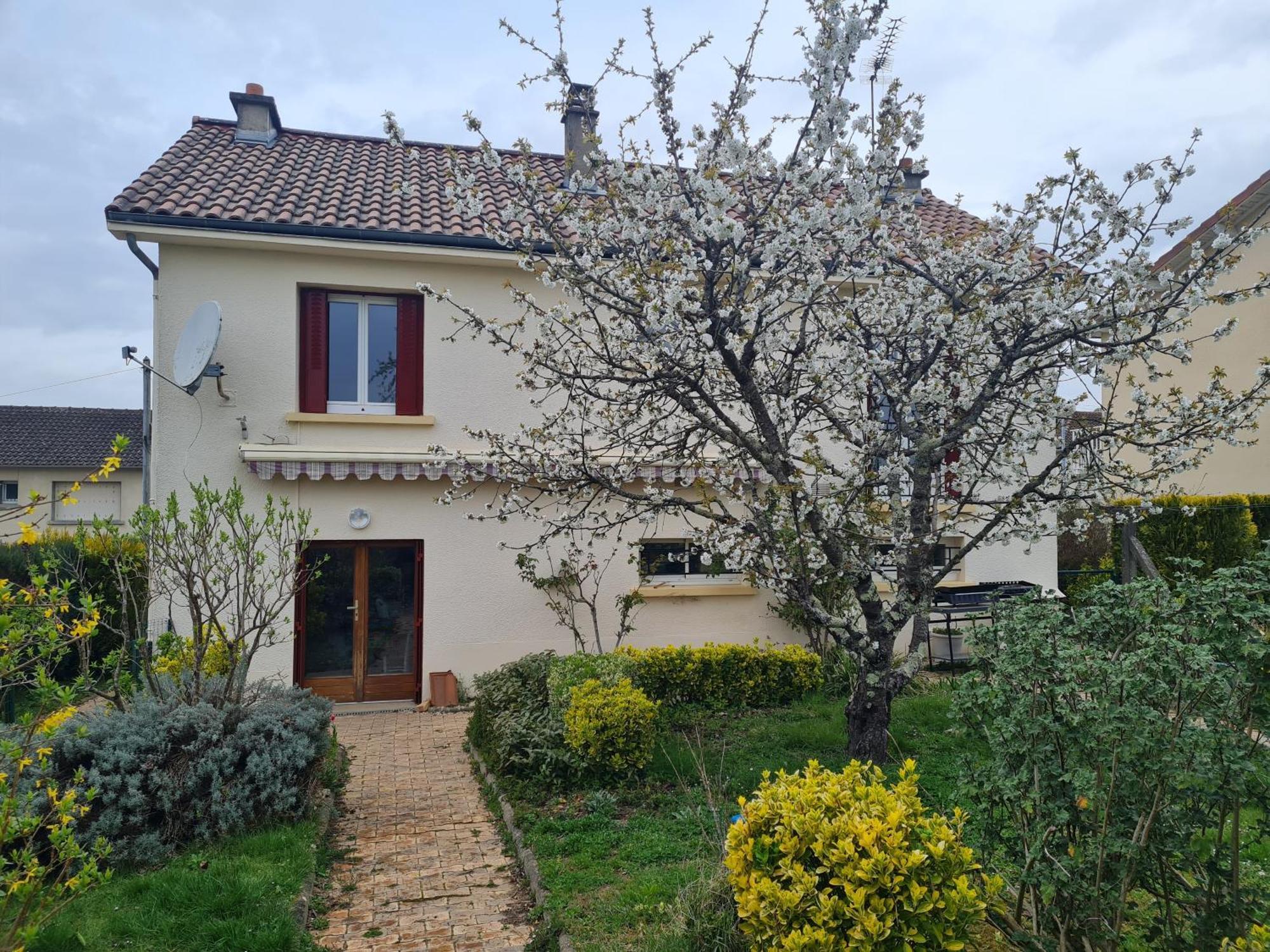 Logement Cosy Au Coeur D'Oradour Esterno foto